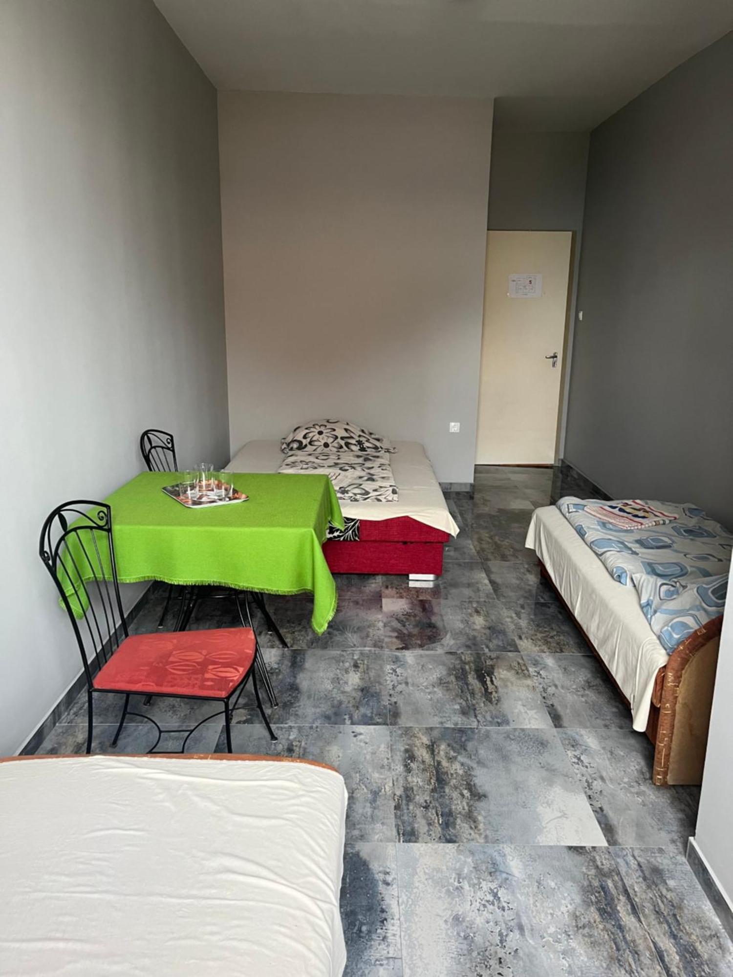 Lilla Motel 헤기예샬롬 외부 사진
